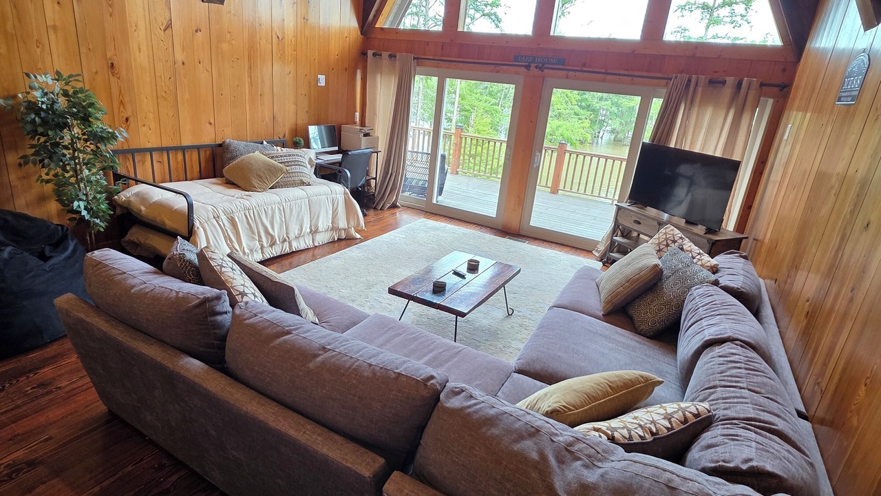 Photo of Livingroom in Calhoun County