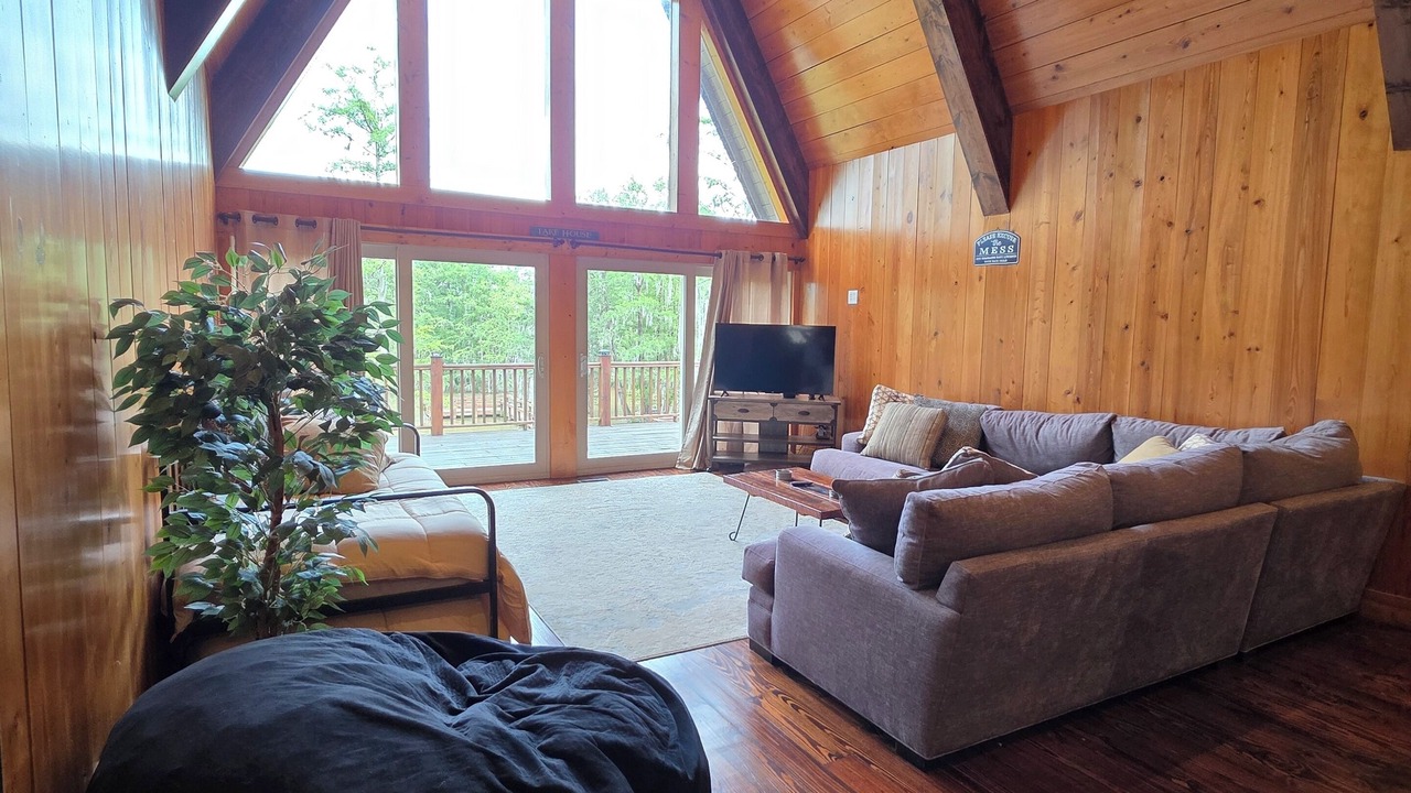 Photo of Livingroom in Calhoun County