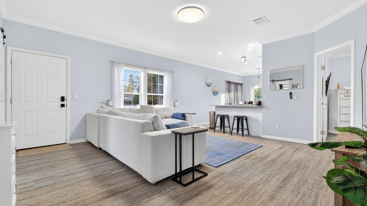 Photo of Livingroom in Stuart