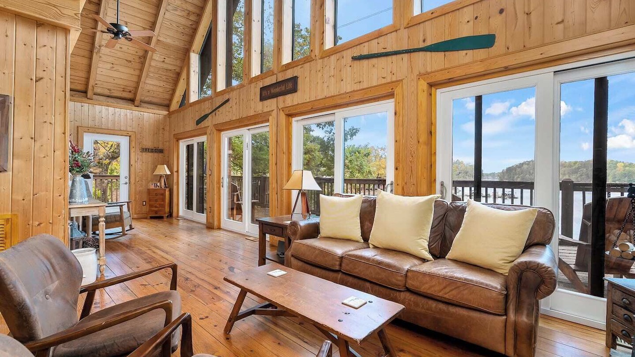 Photo of Livingroom in Six Mile