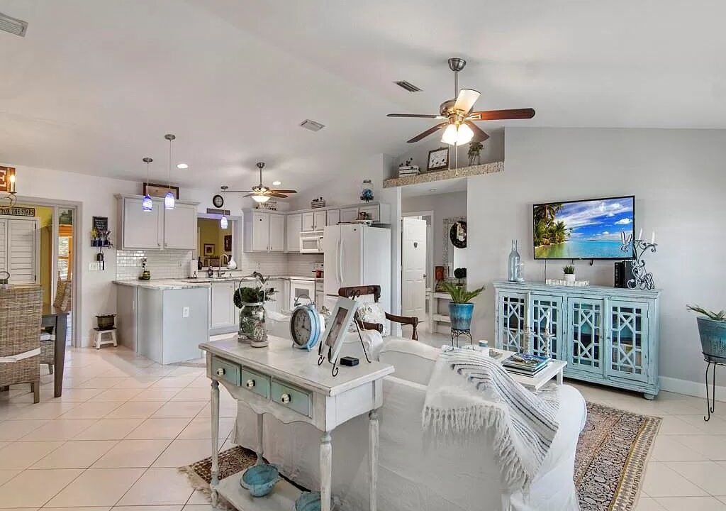 Photo of Livingroom in Florida Ridge