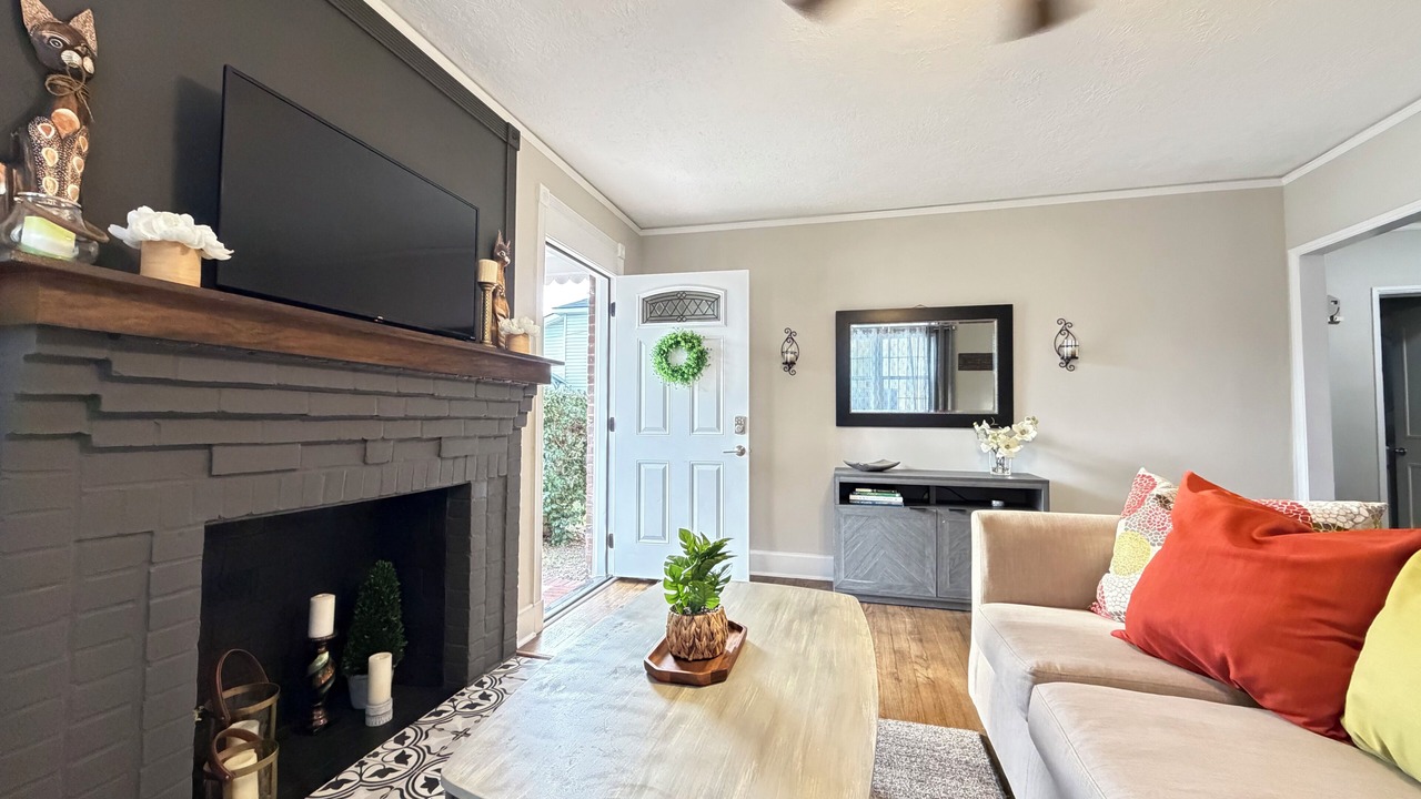 Photo of Livingroom in Midtown