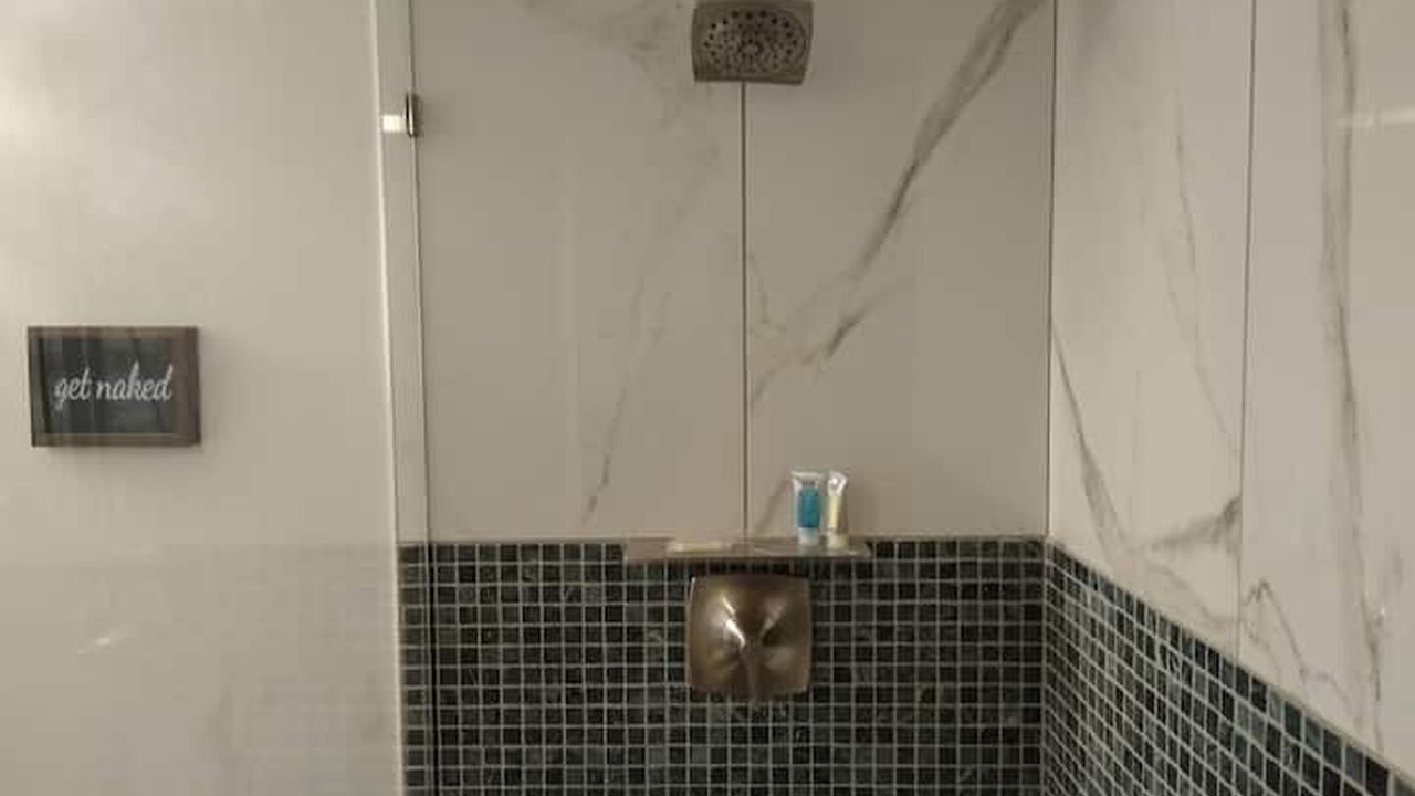 Photo of Bathroom in Paradise Lakes