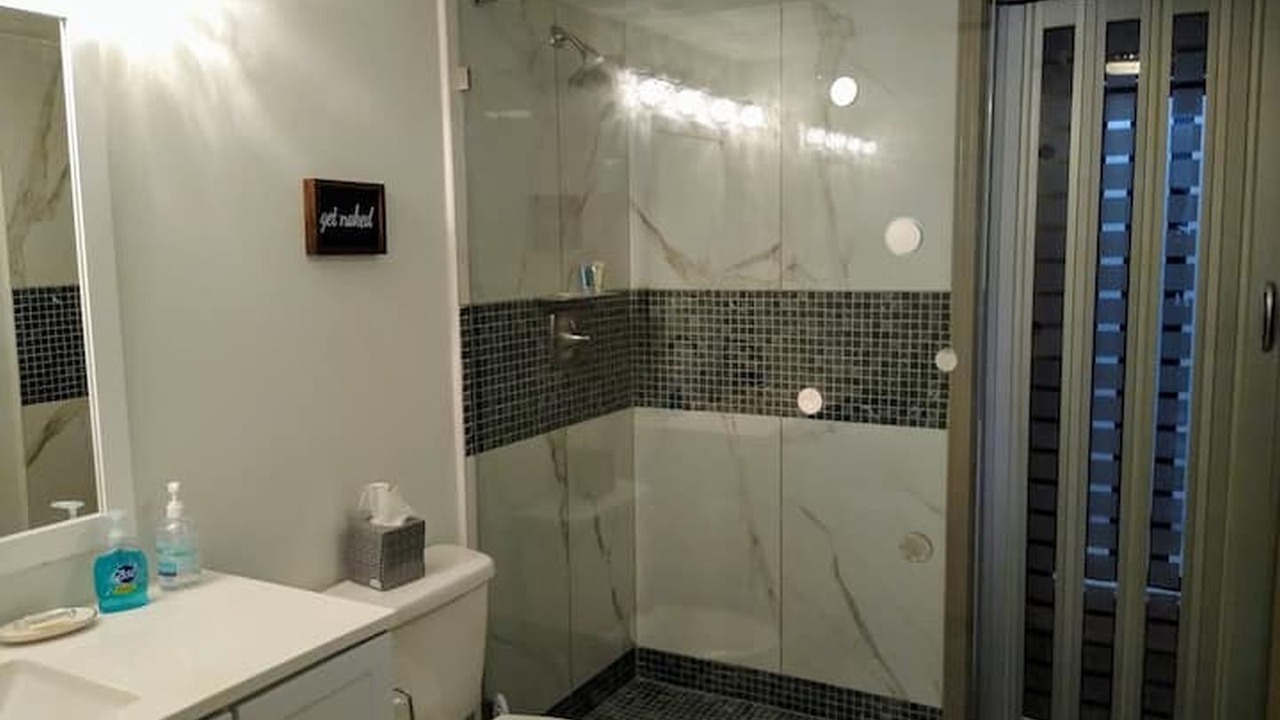 Photo of Bathroom in Paradise Lakes