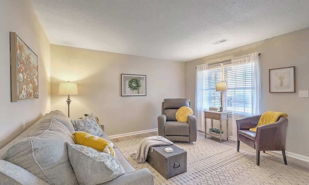 Photo of Livingroom in Goose Creek