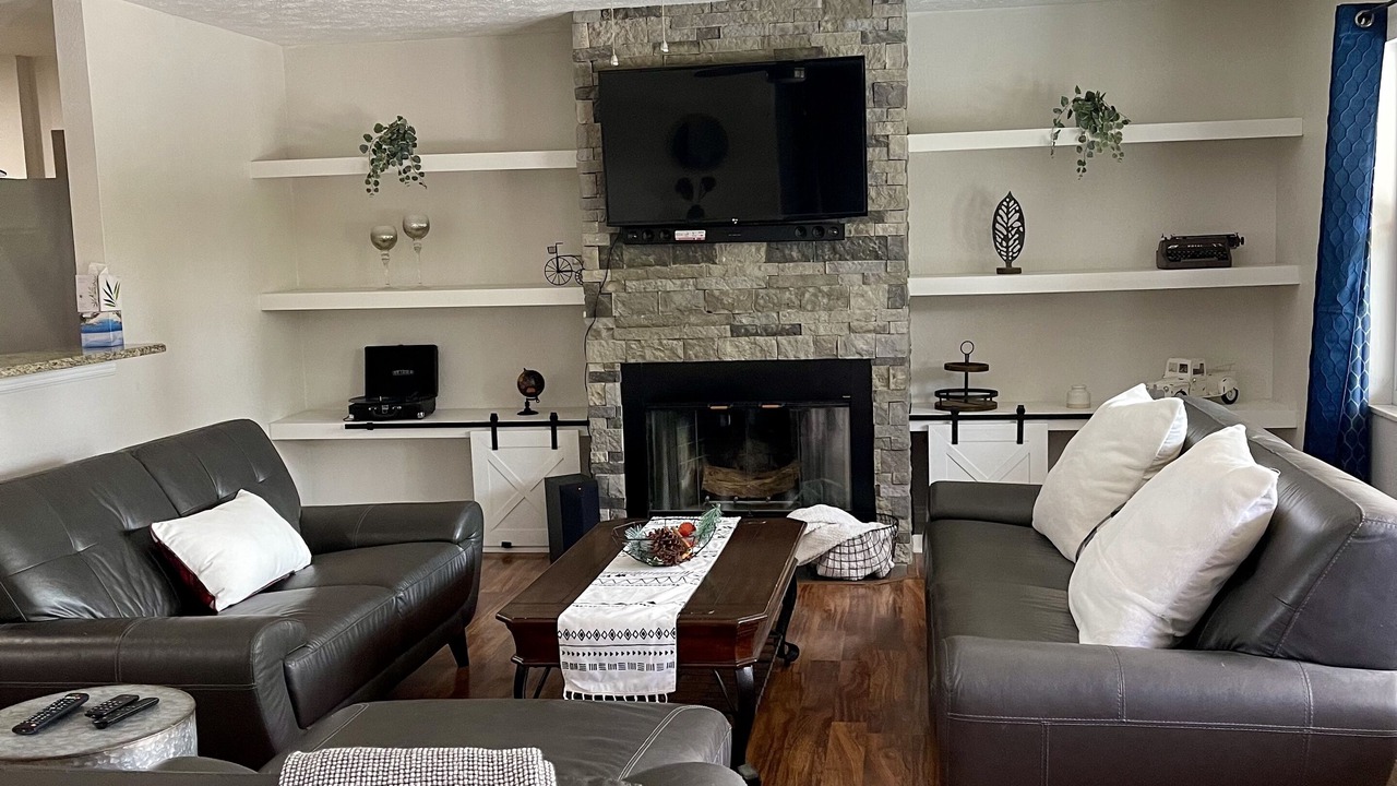 Photo of Livingroom in Bearss Plaza