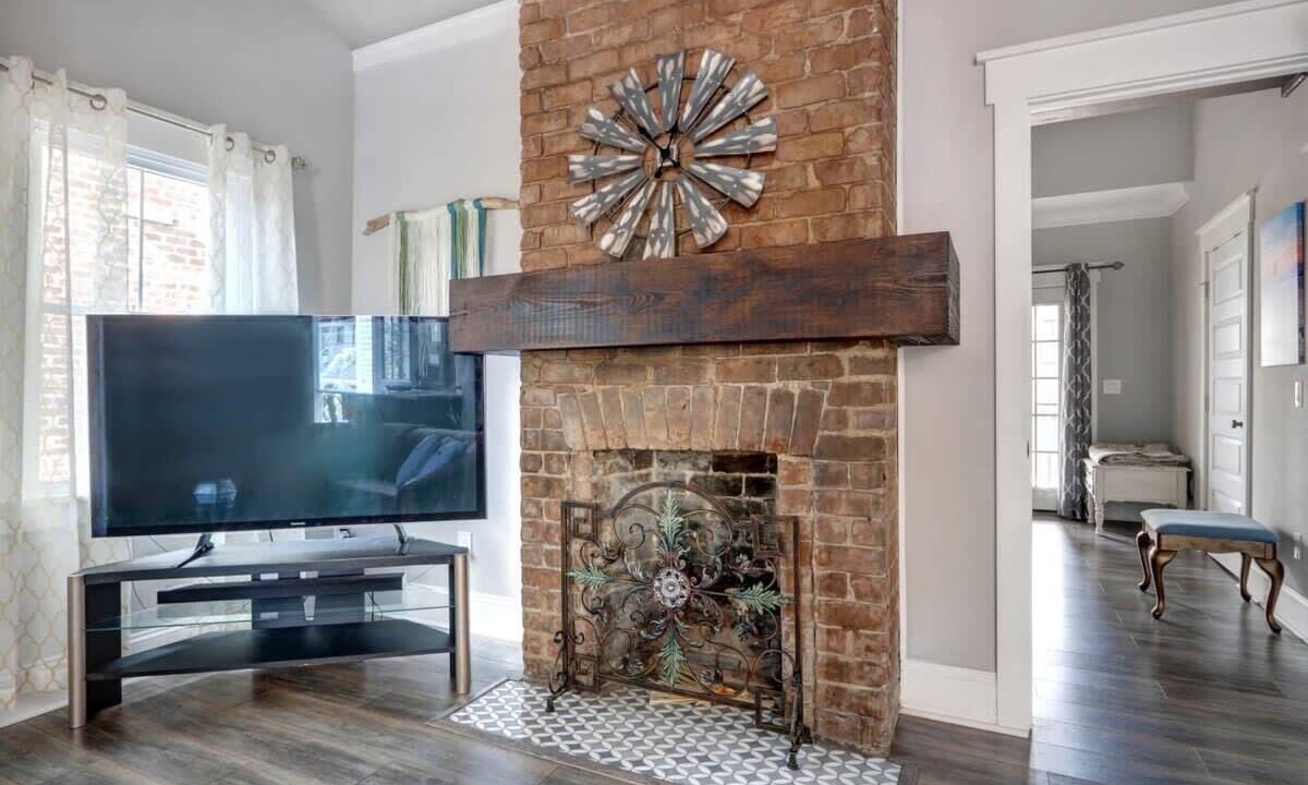 Photo of Livingroom in Savannah Victorian District
