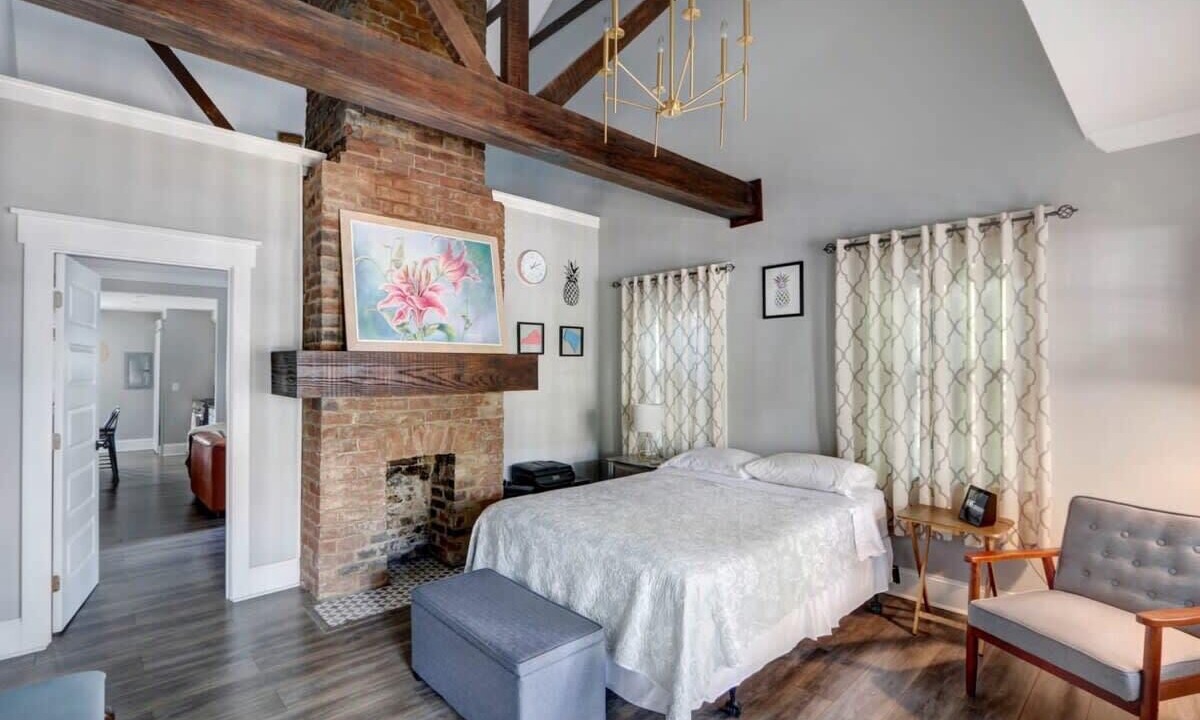 Photo of Bedroom in Savannah Victorian District