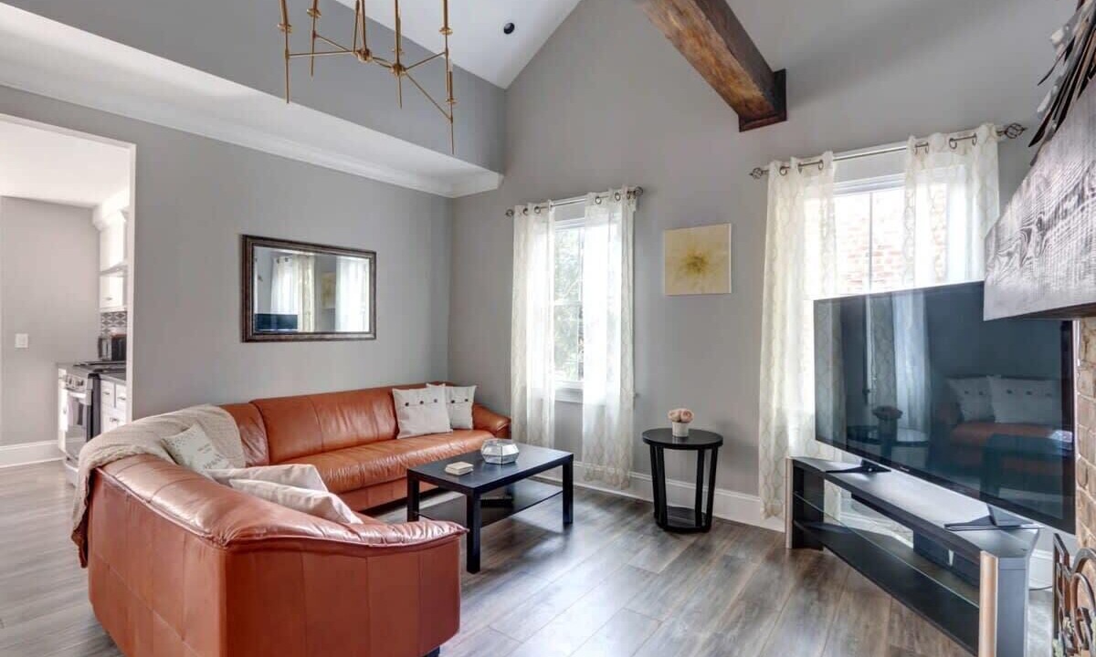 Photo of Livingroom in Savannah Victorian District