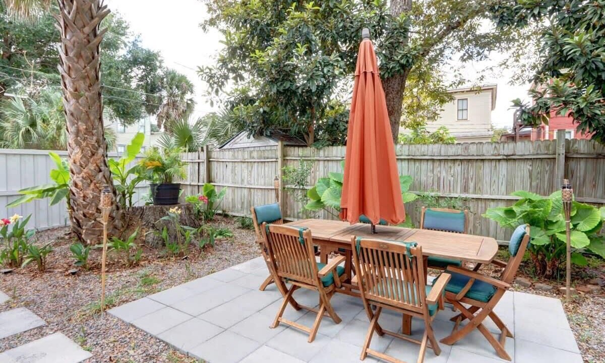 Photo of Outdoor in Savannah Victorian District