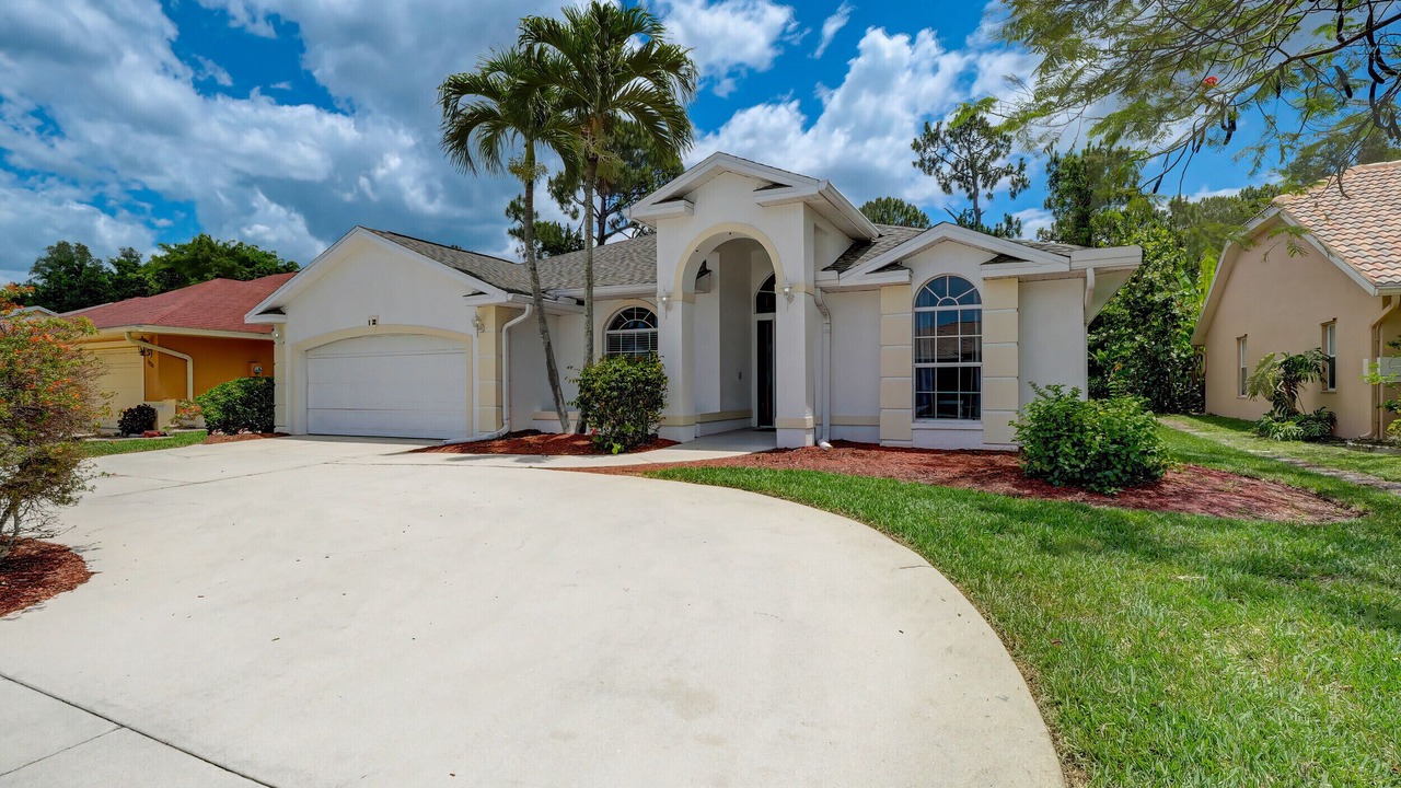 Photo of Outdoor in Crown Pointe