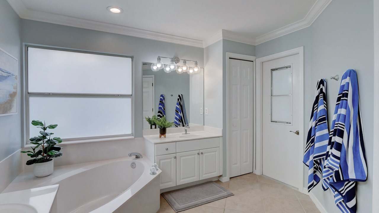Photo of Bathroom in Crown Pointe