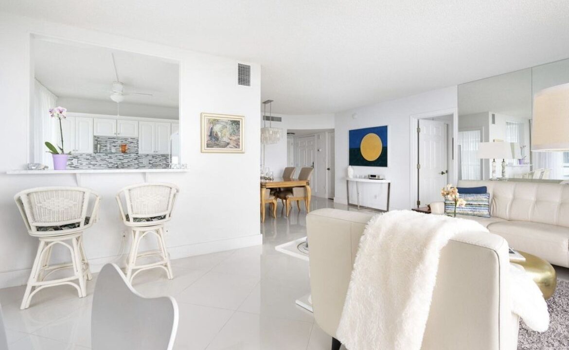 Photo of Livingroom in Central Beach