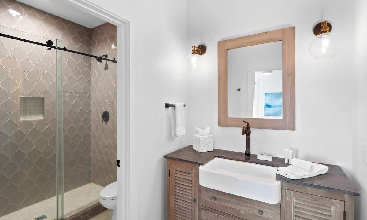 Photo of Bathroom in Melrose on the Beach
