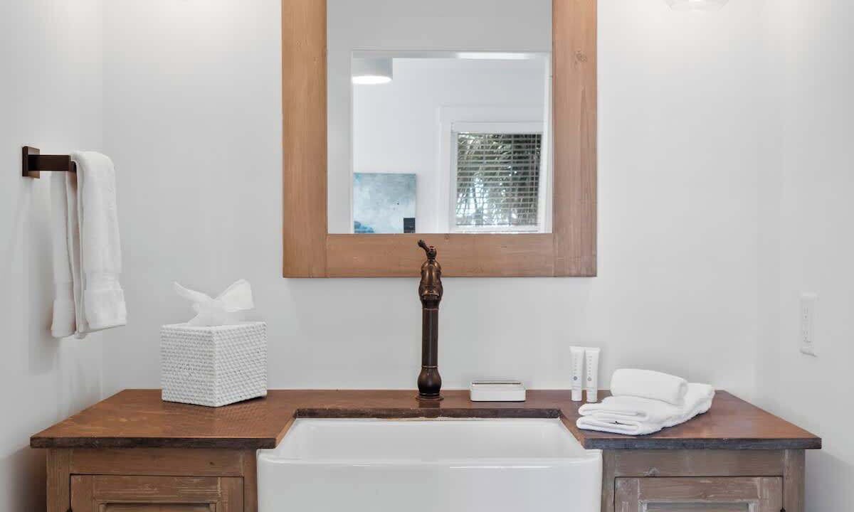 Photo of Bathroom in Melrose on the Beach
