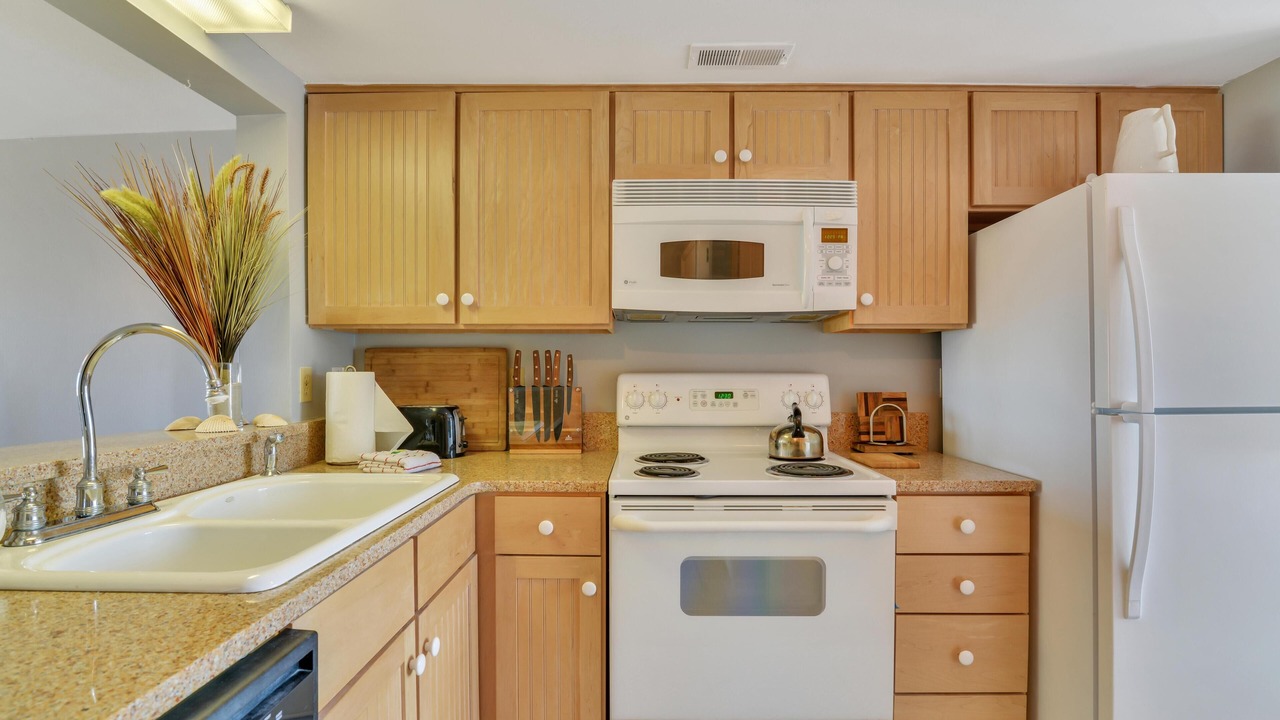Photo of Kitchen in Oceanmarsh Subdivision