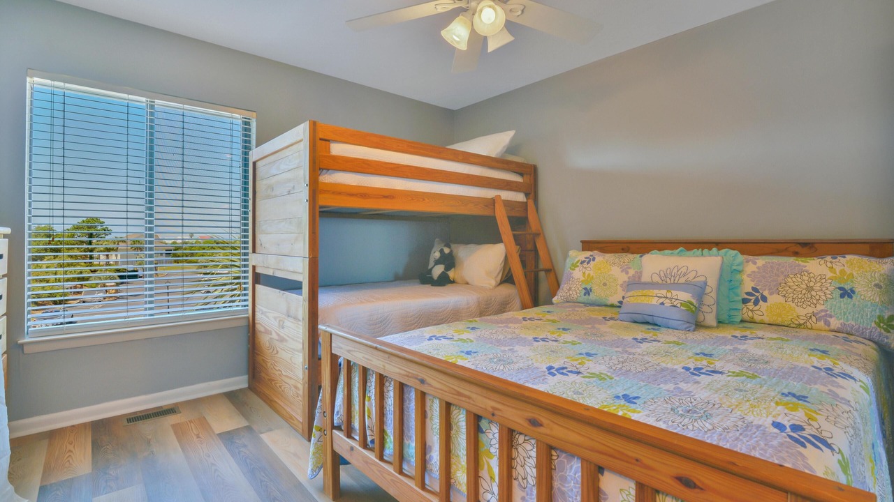 Photo of Bedroom in Oceanmarsh Subdivision