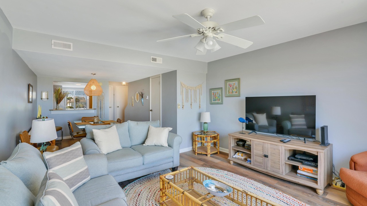 Photo of Livingroom in Oceanmarsh Subdivision