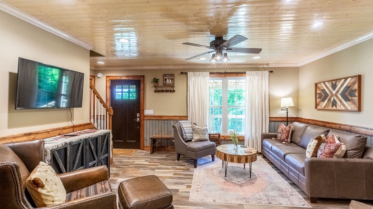 Photo of Livingroom in Cullowhee