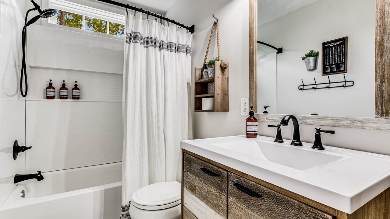 Photo of Bathroom in Dahlonega