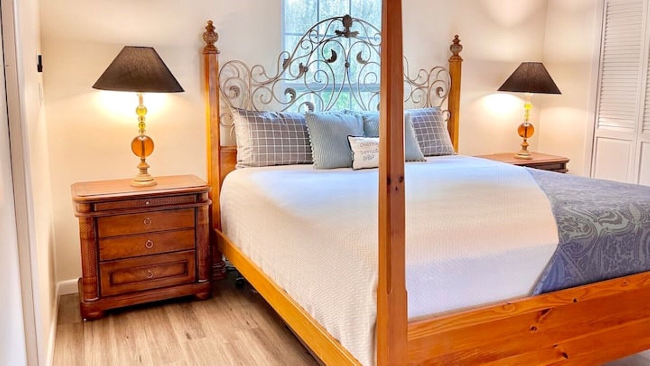 Photo of Bedroom in White City
