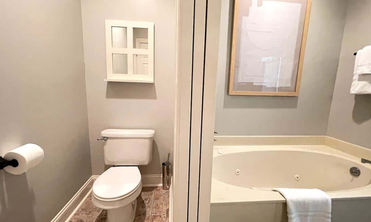 Photo of Bathroom in Whitemarsh Island