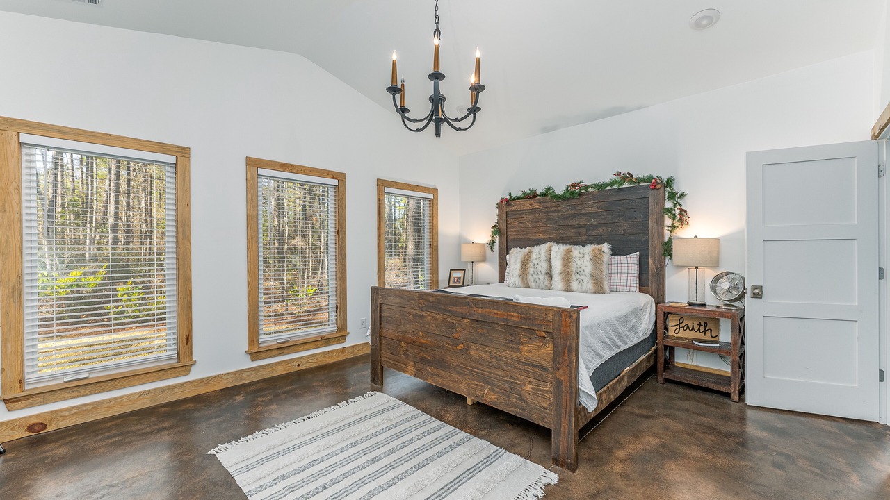 Photo of Bedroom in Midway
