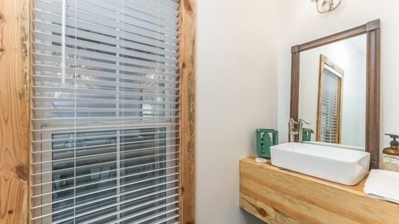 Photo of Bathroom in Midway