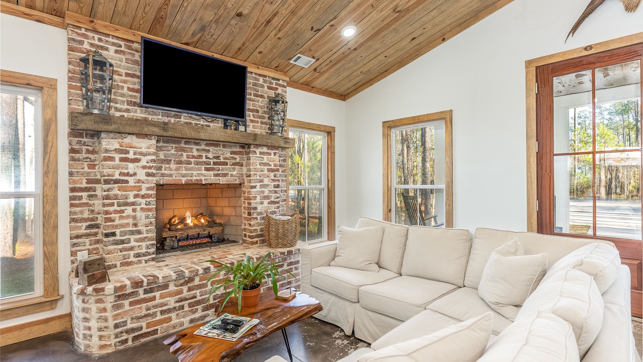Photo of Livingroom in Midway
