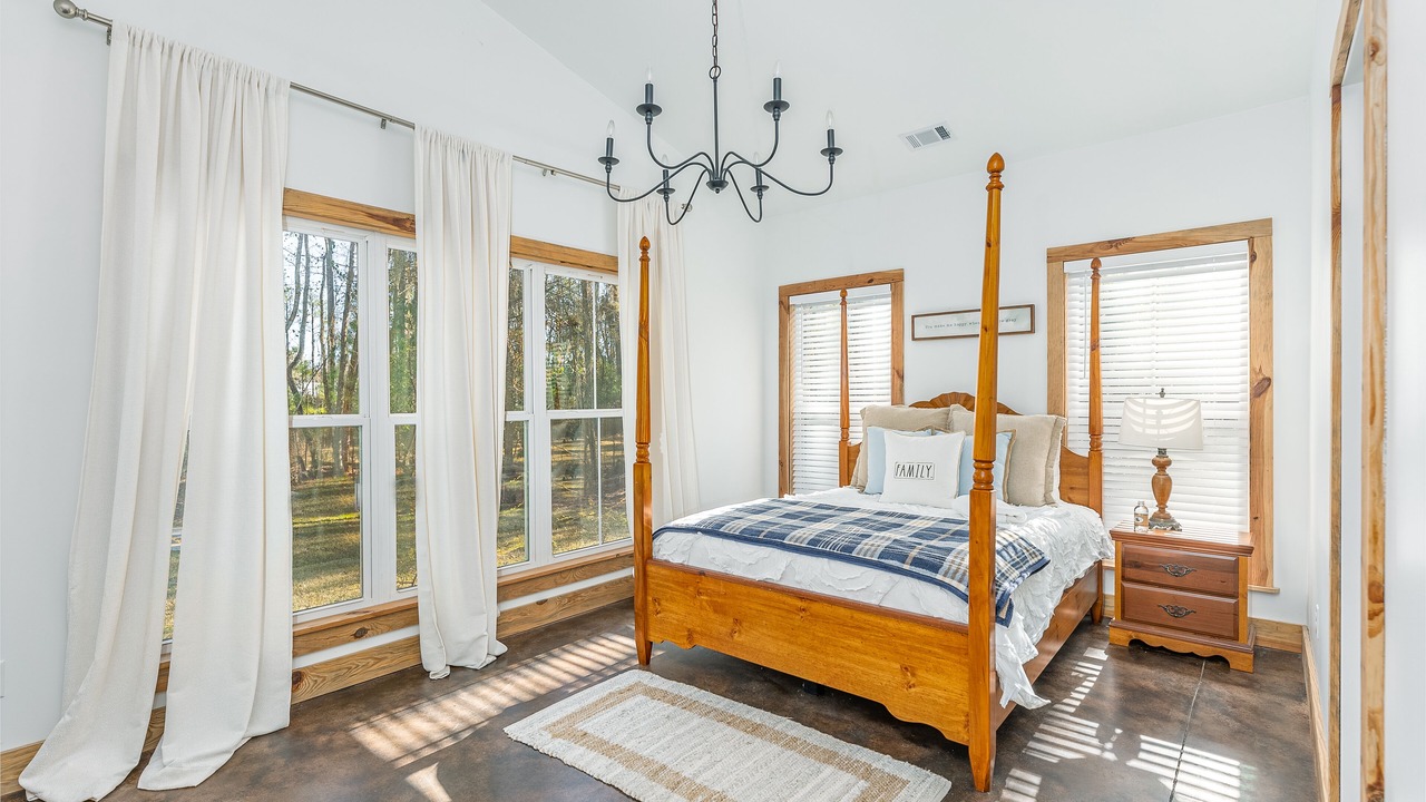 Photo of Bedroom in Midway