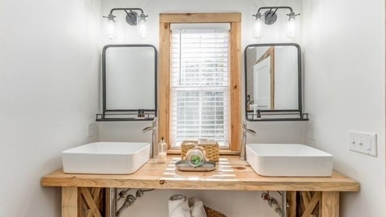 Photo of Bathroom in Midway