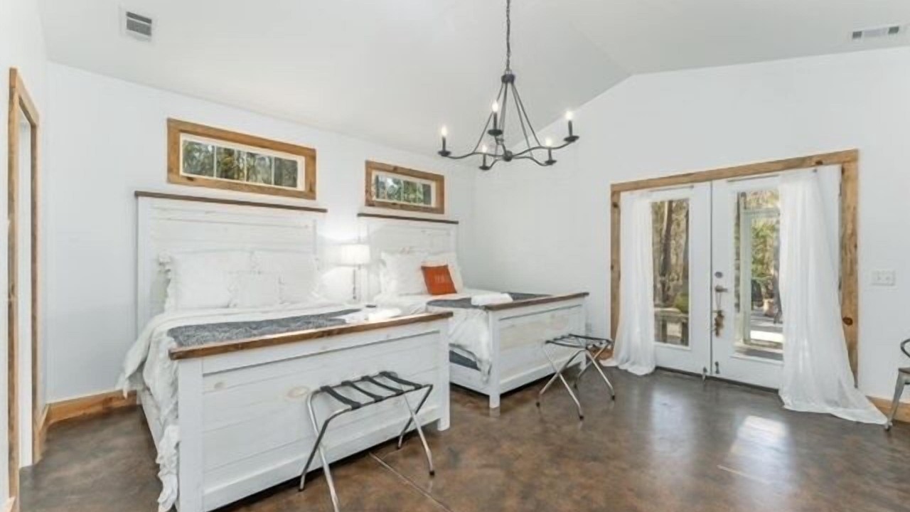 Photo of Bedroom in Midway