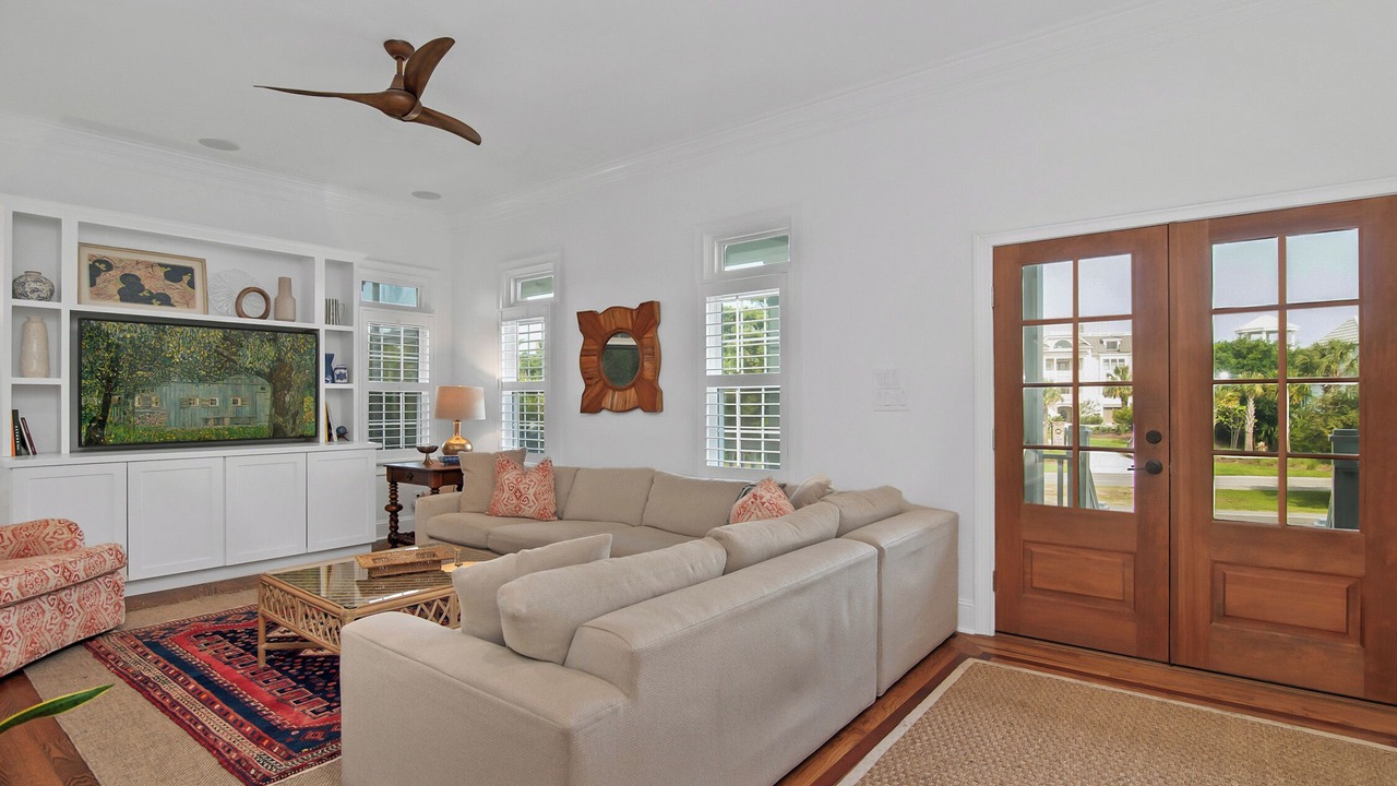 Photo of Livingroom in Debordieu Colony