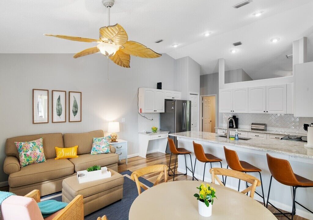 Photo of Livingroom in Sebastian Highlands