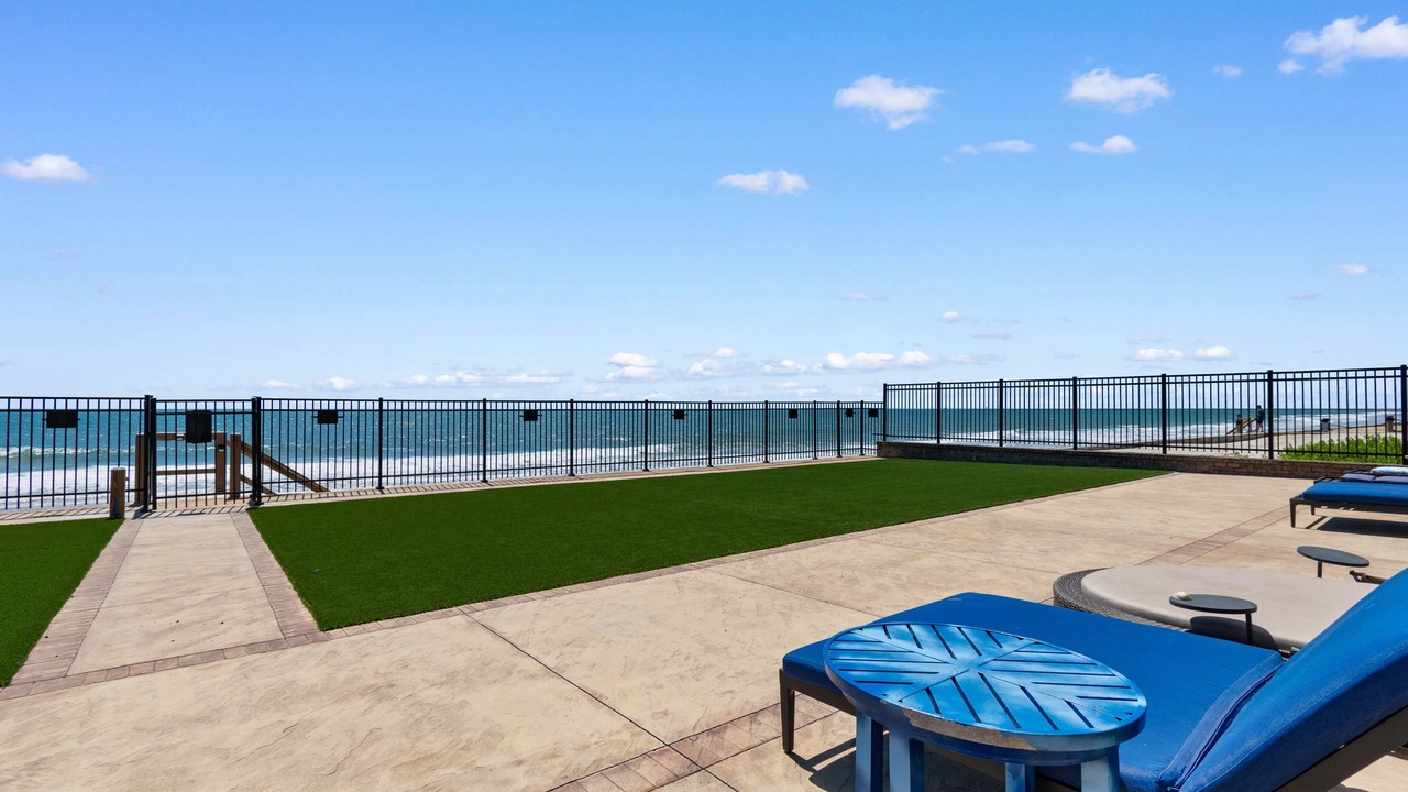 Photo of Patio Balcony in Inlet Harbour