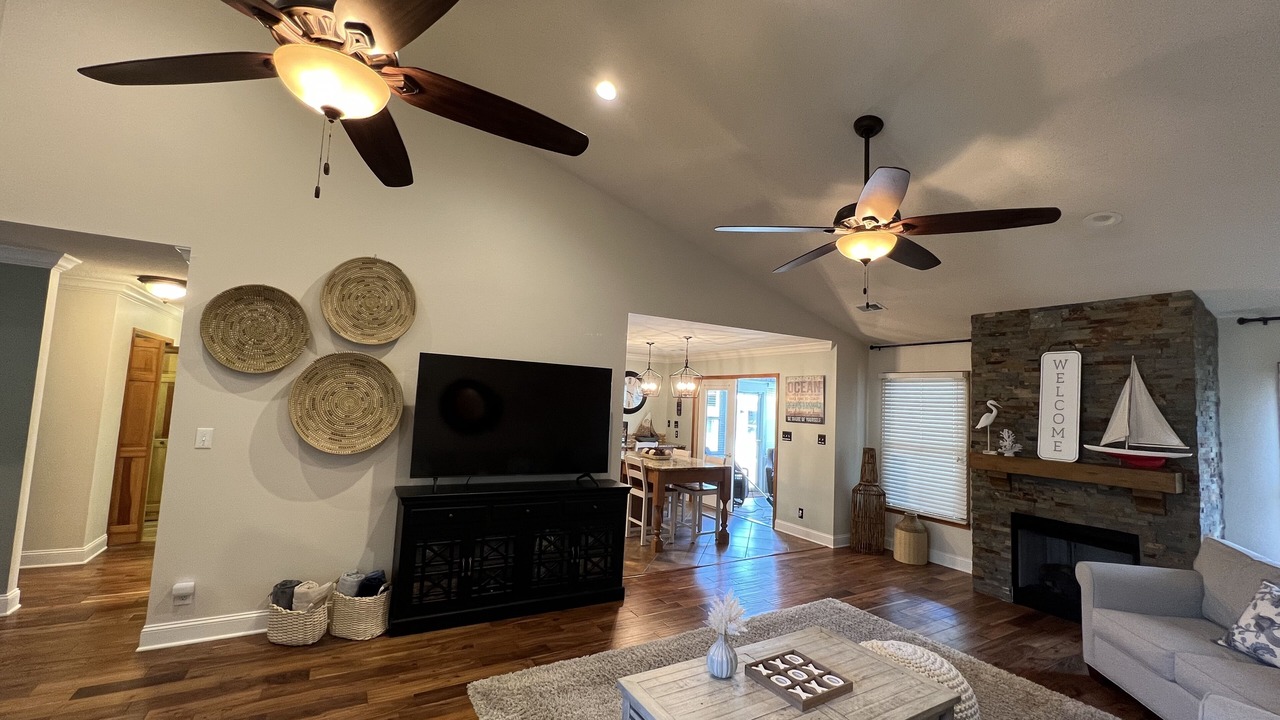 Photo of Livingroom in Longs