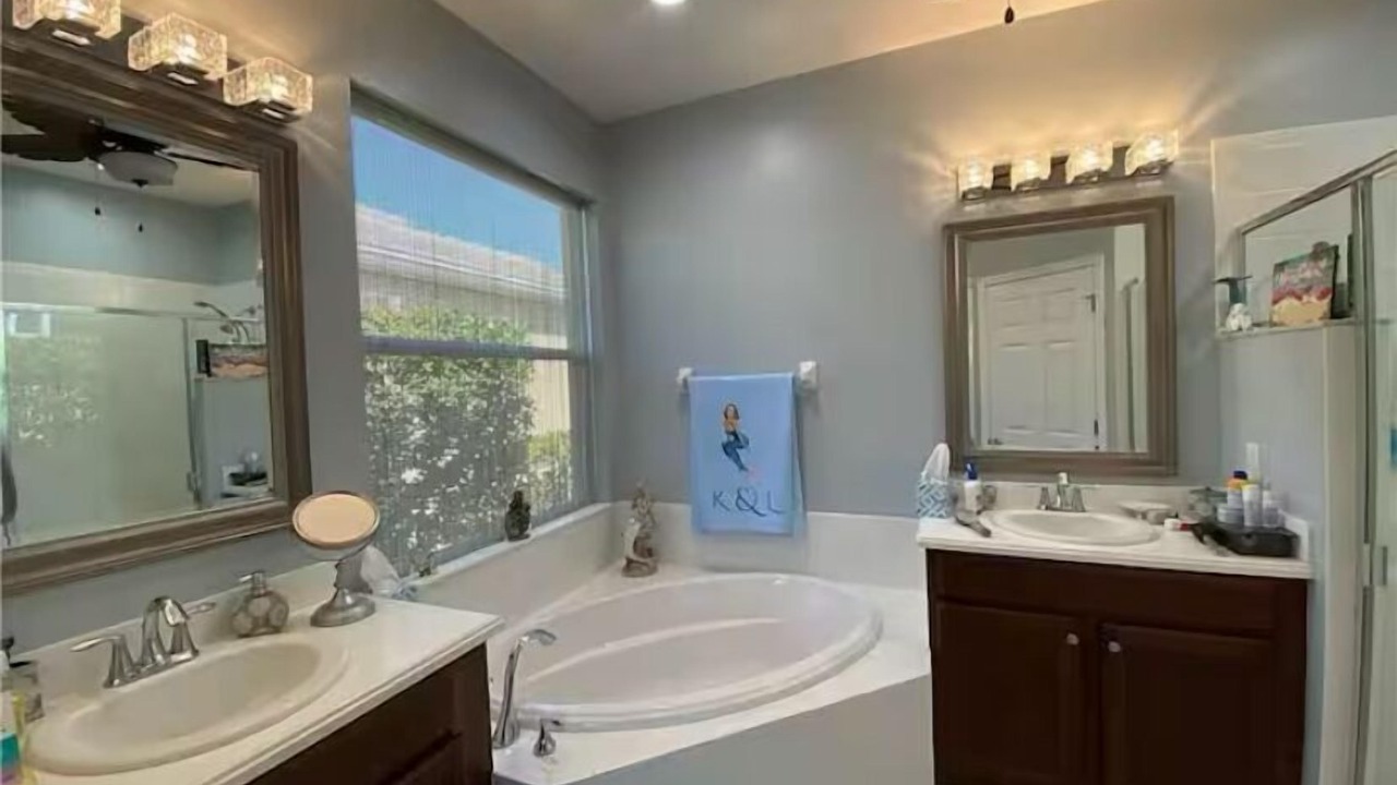 Photo of Bathroom in Trafalgar