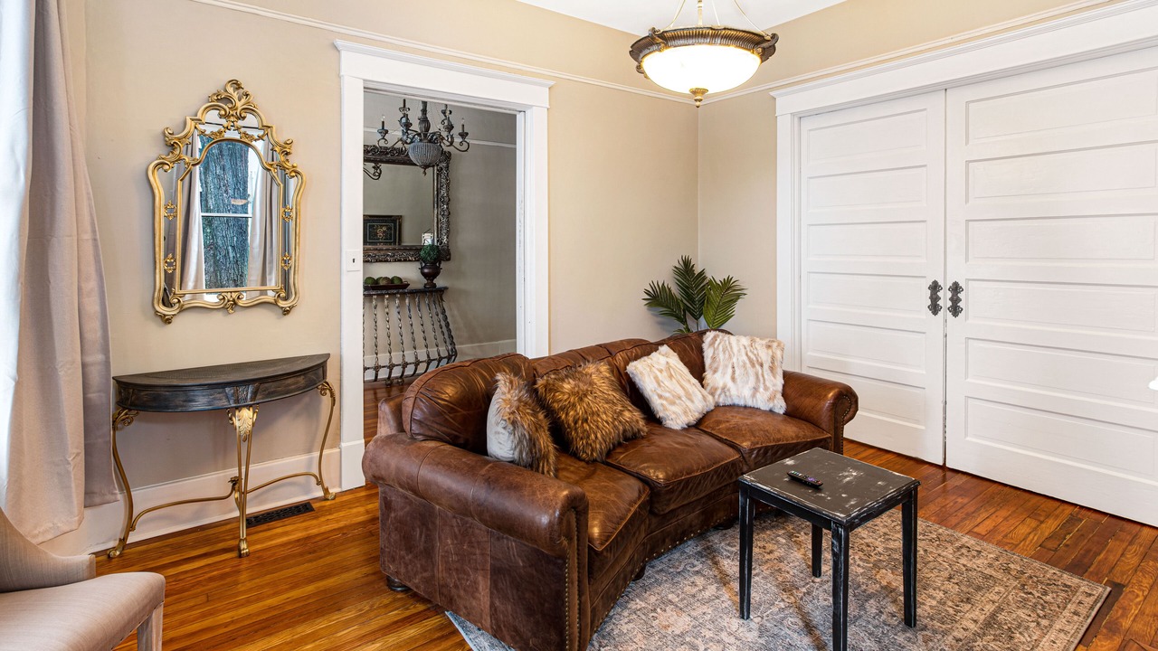 Photo of Livingroom in Savannah Victorian District