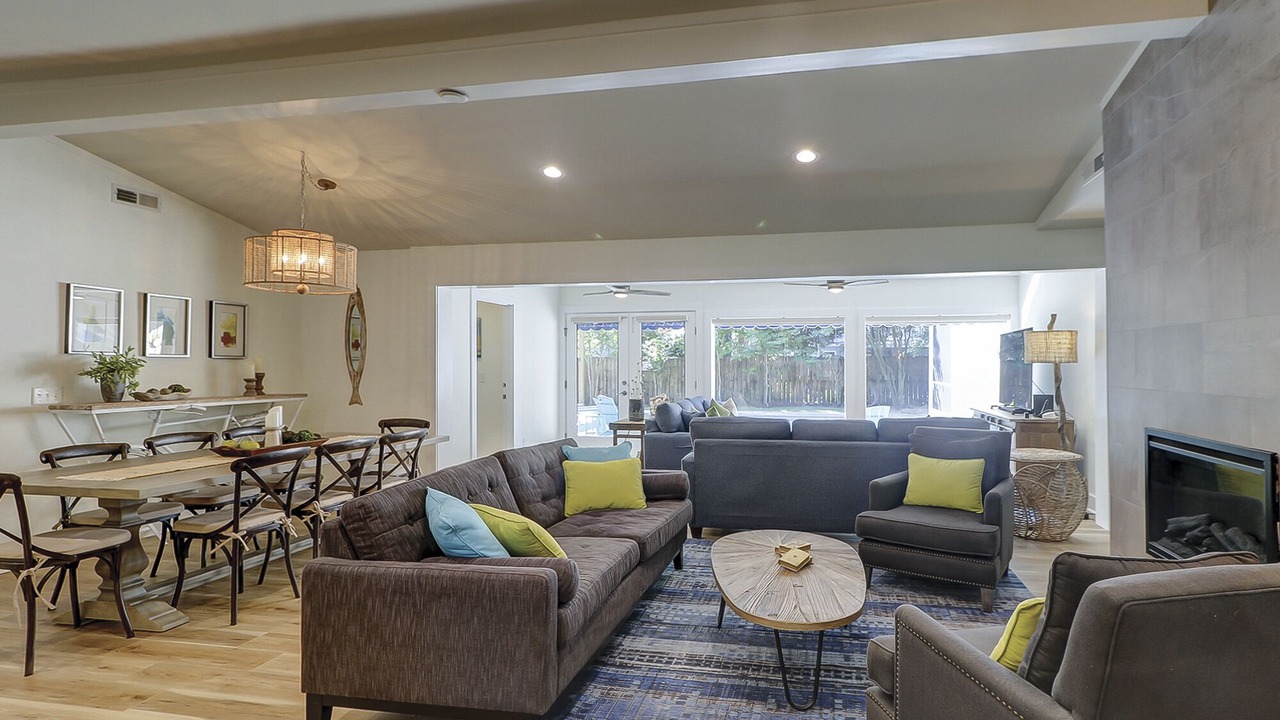 Photo of Livingroom in Folly Field