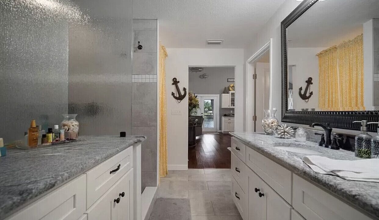 Photo of Bathroom in Riverview