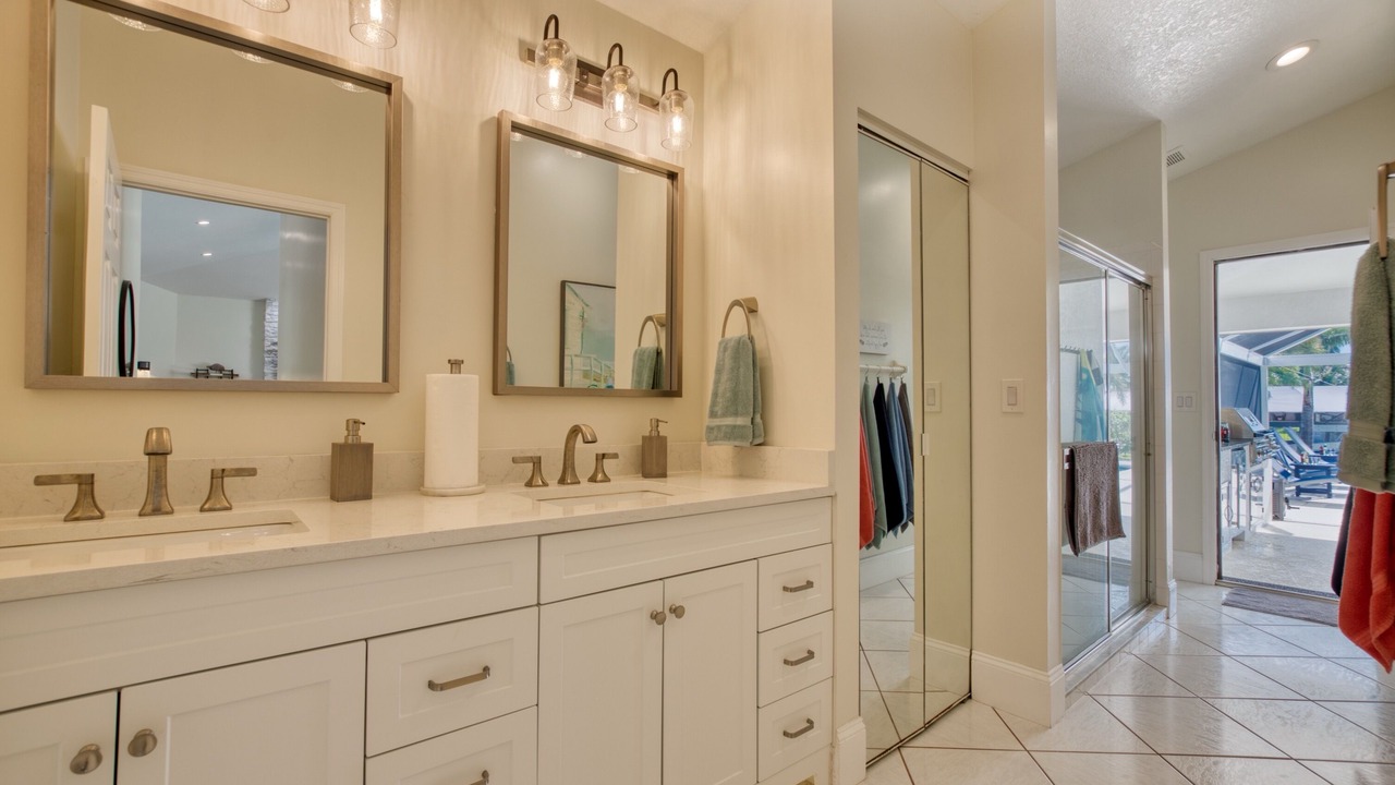 Photo of Bathroom in Pelican