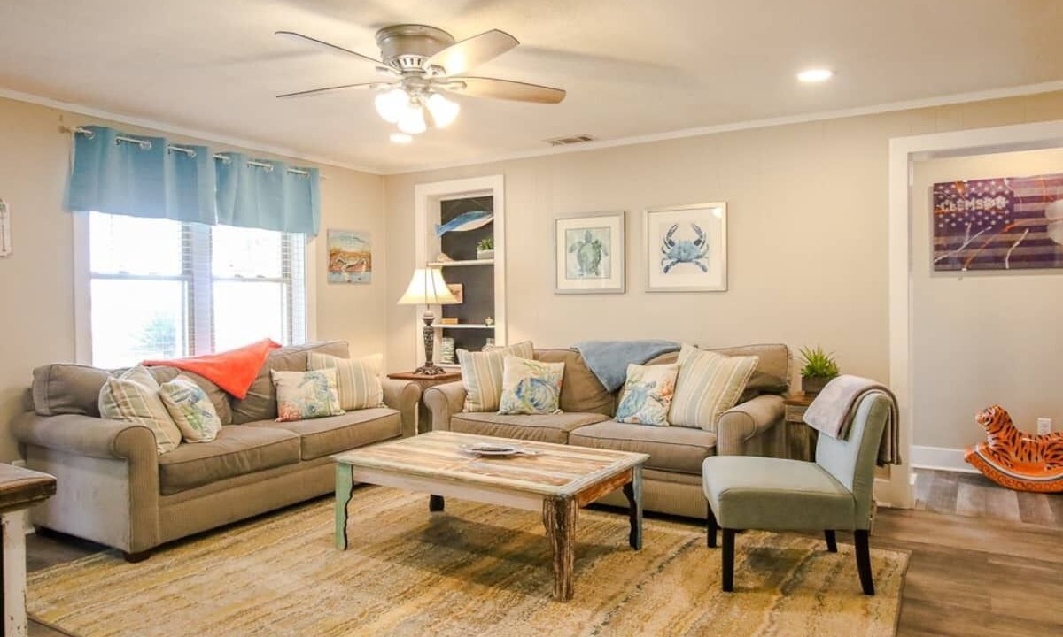 Photo of Livingroom in Midway