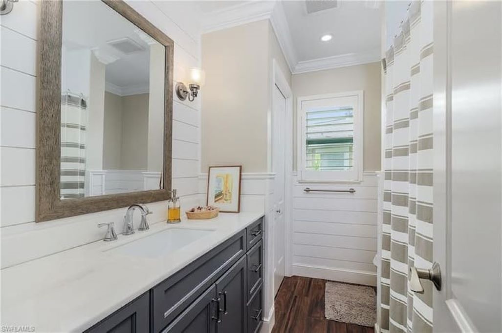 Photo of Bathroom in Kings Lake