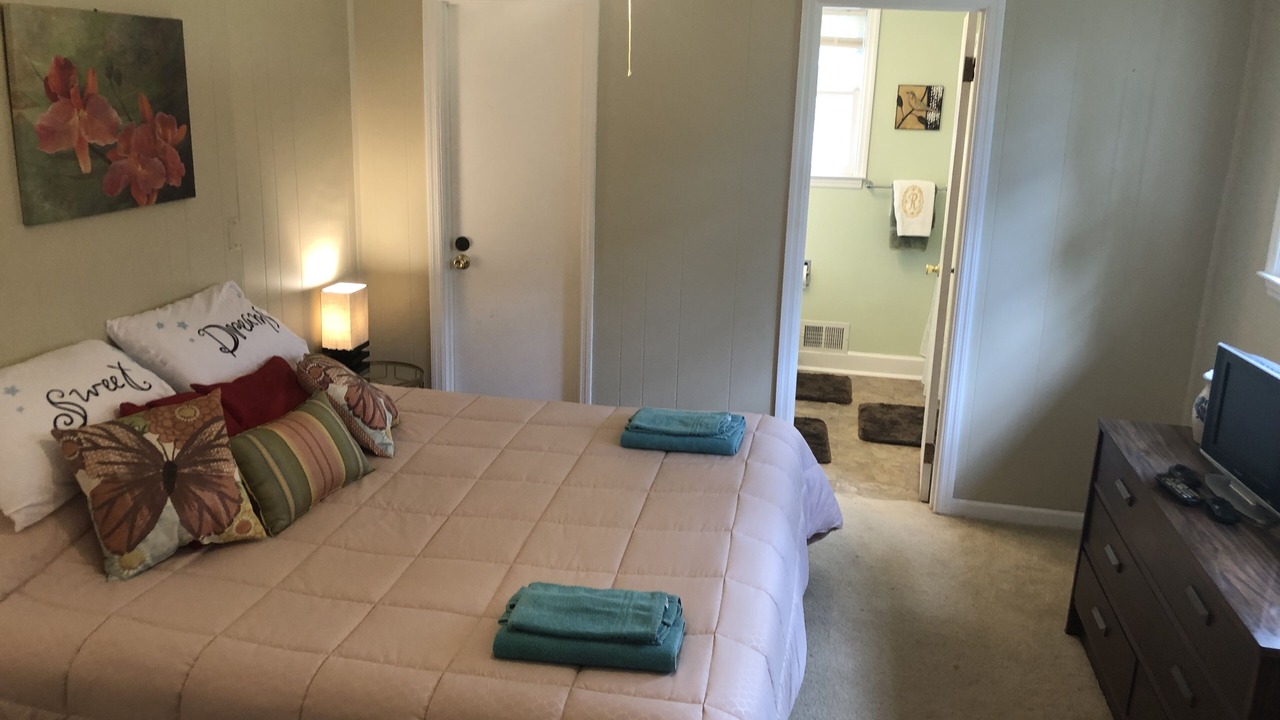 Photo of Bedroom in Saluda