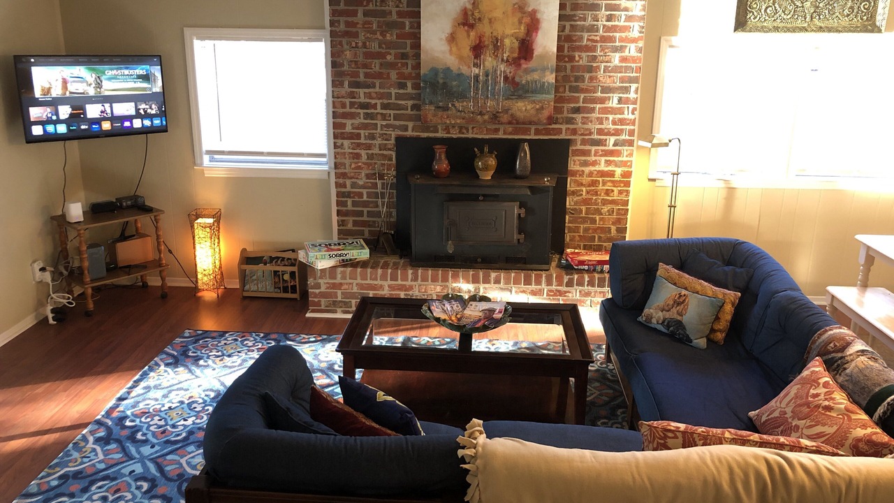 Photo of Livingroom in Saluda