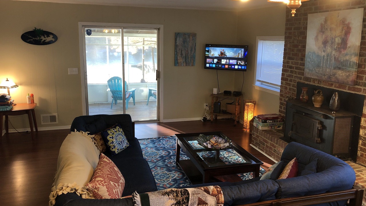 Photo of Livingroom in Saluda