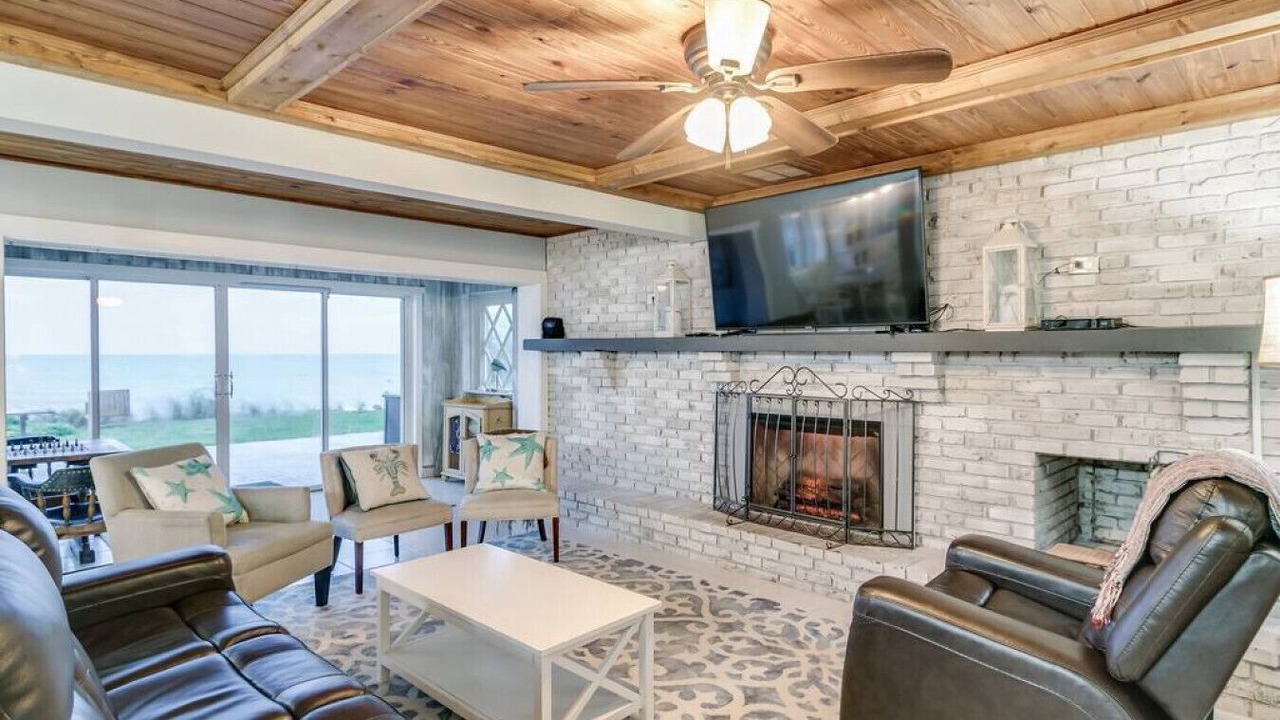 Photo of Livingroom in Floridana Beach