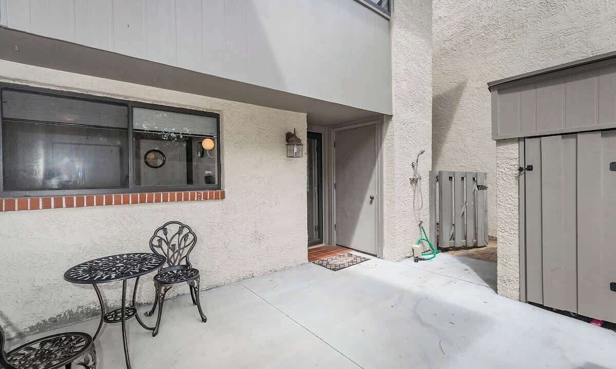Photo of Patio Balcony in Folly Field