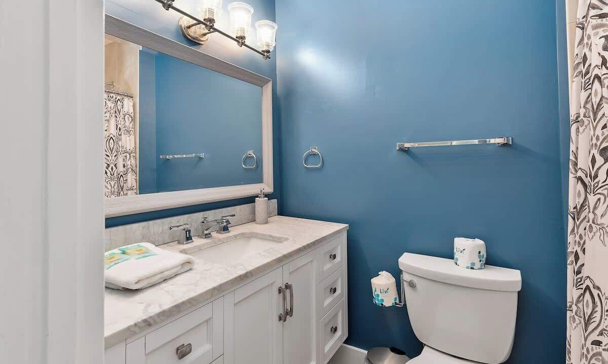 Photo of Bathroom in Folly Field