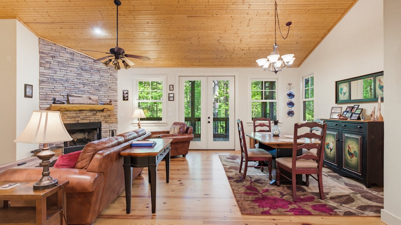 Photo of Livingroom in Bear Lake Reserve